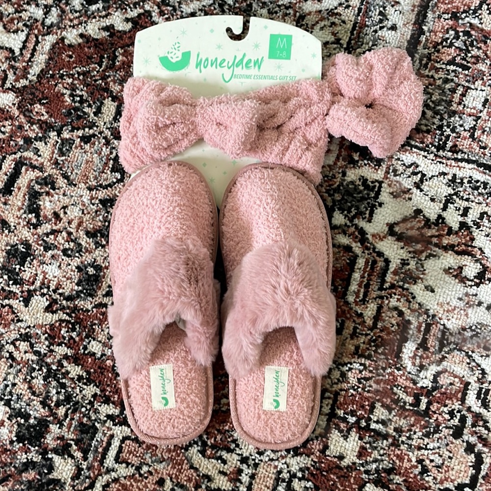 Honeydew bedtime essentials gift set - slippers, headband, scrunchie